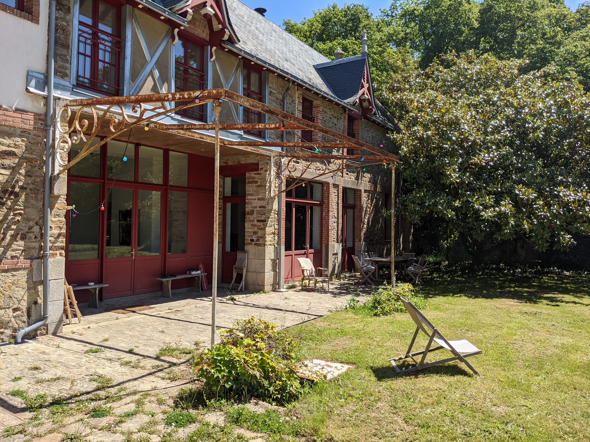 réhabilitation de cette ancienne pergola-fort-interieur-la-montagne-loire-altantique